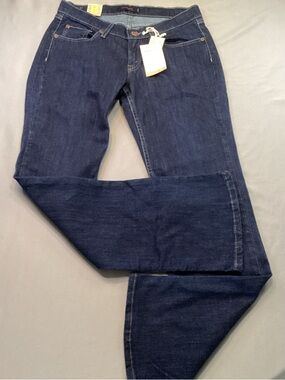 NWT Levi’s 528 Curvy Cut Bootcut Jeans Juniors 9M Dark Wash Stretch Low Rise